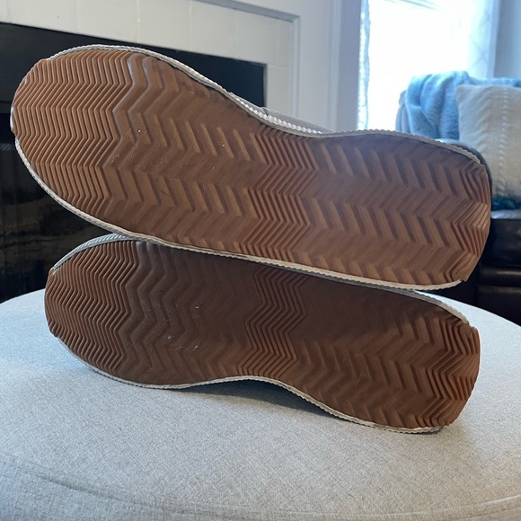 Rain or Shine Ready! Sorel Out N About Plus Mid Boots - Picture 7 of 8